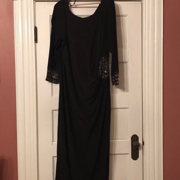 Black evening gown - Picture 5 of 8
